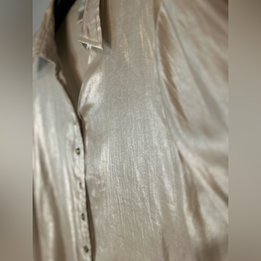 ✌️4 for $20✌️ Shimmery satiny Puli blouse - Picture 6 of 14
